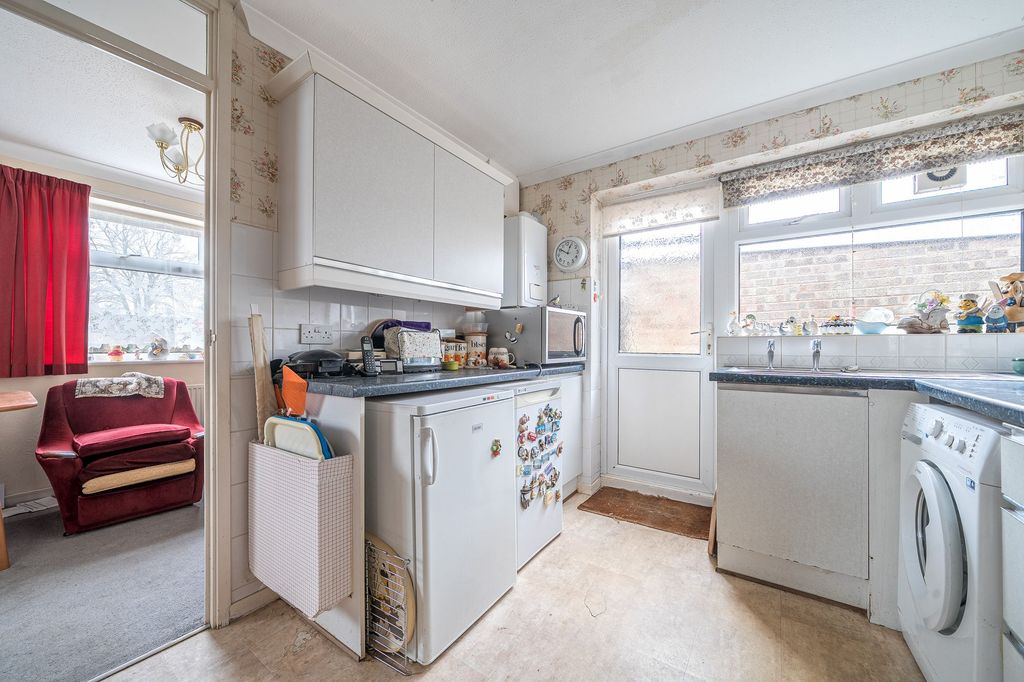 Property photo 3 of 16 Kitchen