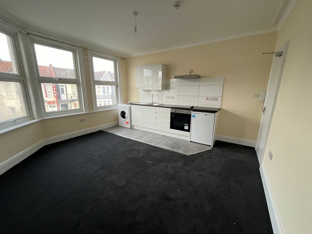 Property photo 3 of 6