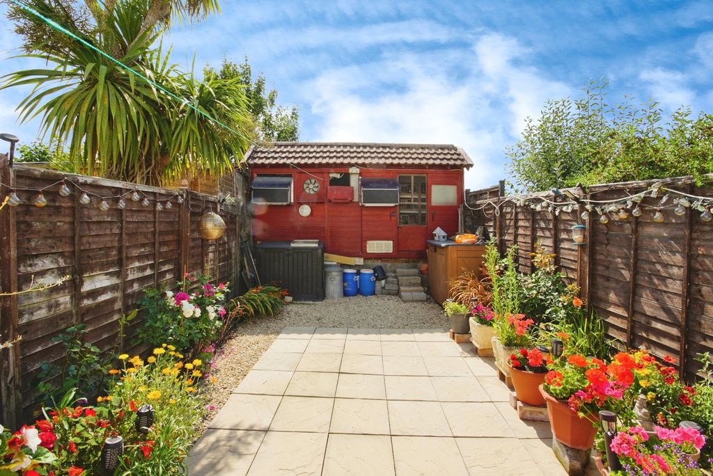 Property photo 2 of 17 Photo