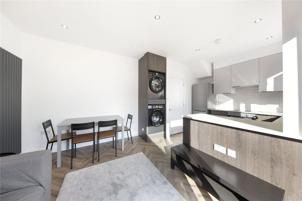 Property photo 2 of 15 Picture No. 18