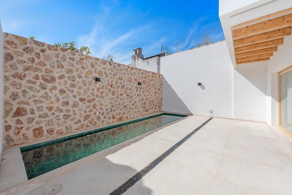 Property photo 2 of 20 Pool (2)