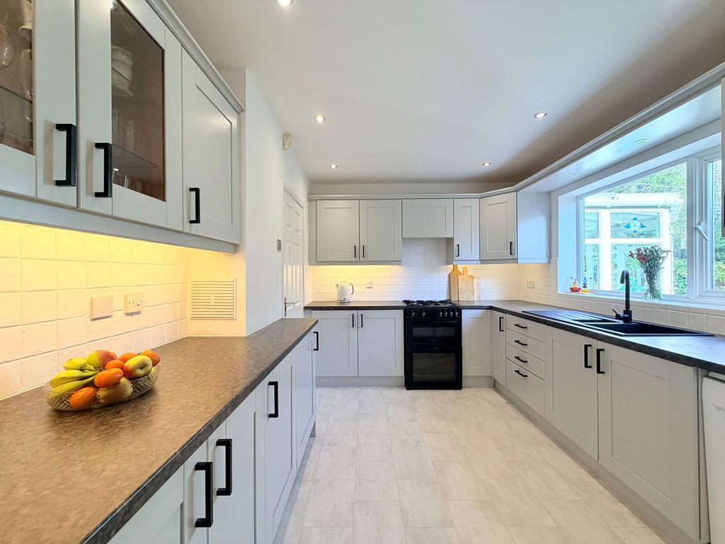 Property photo 3 of 28