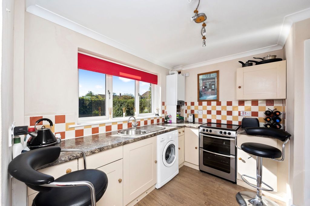 Property photo 3 of 17 Kitchen