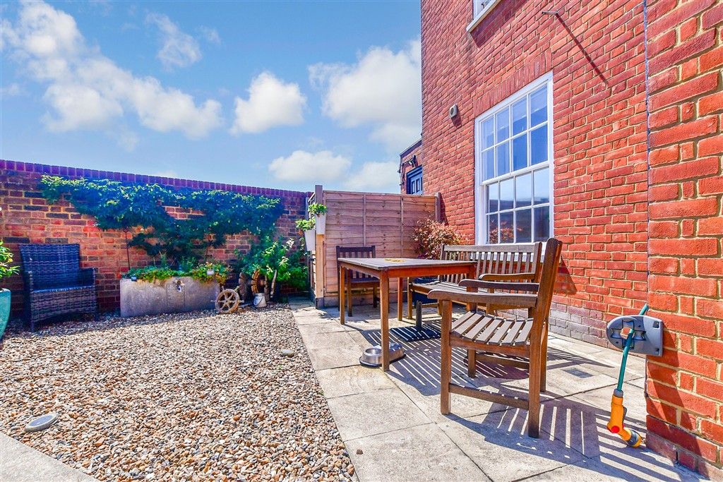 Property photo 2 of 10 Patio / Decking