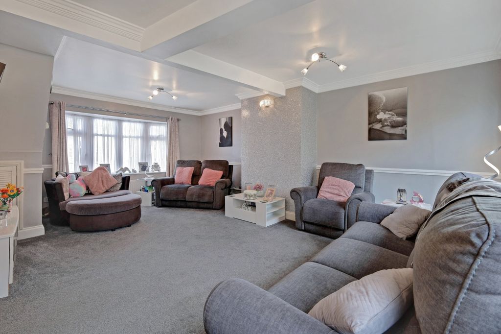 Property photo 2 of 22 4800123