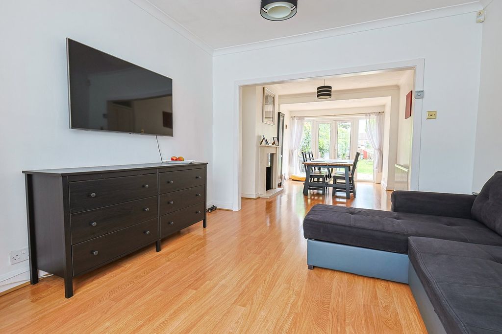 Property photo 2 of 27