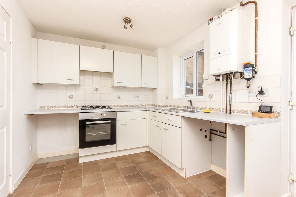 Property photo 3 of 8 Kitchen
