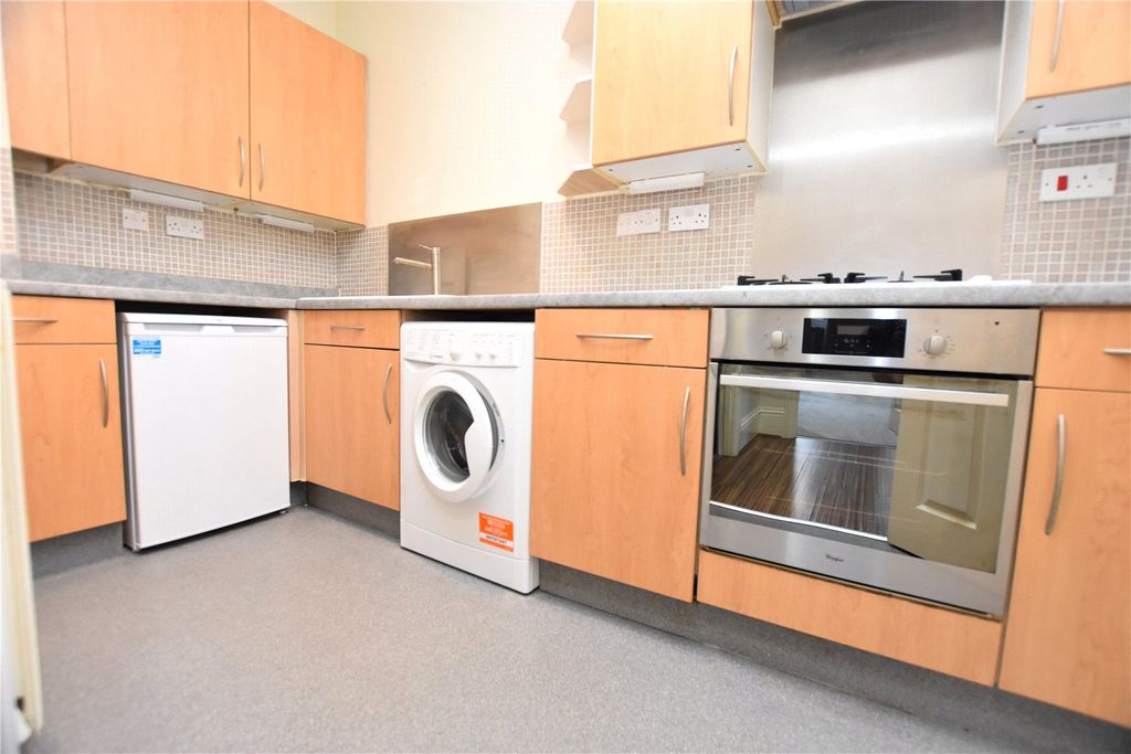 Property photo 3 of 9 Kitchen