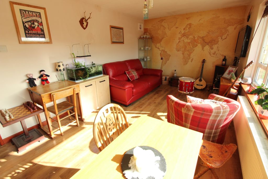 Property photo 2 of 6