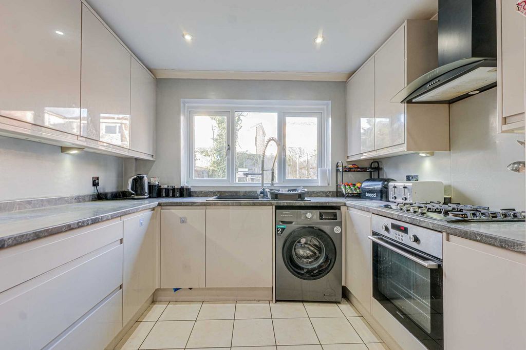 Property photo 3 of 22