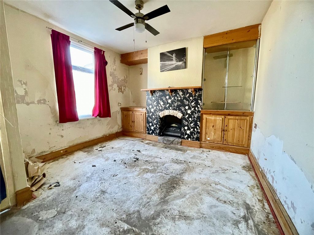 Property photo 2 of 6 Lounge