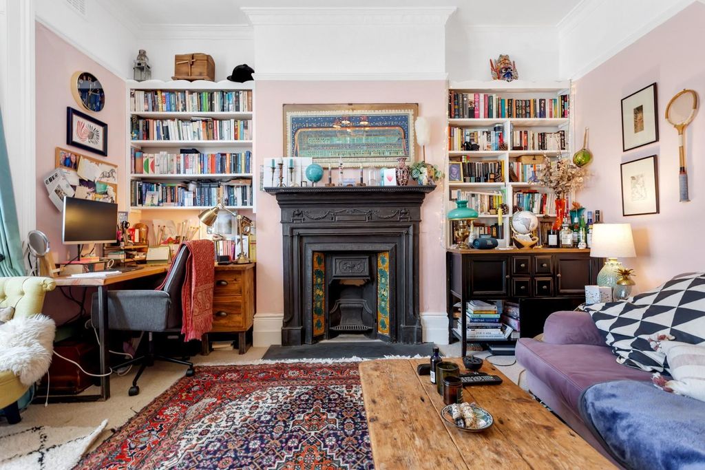 Property photo 3 of 11 Reception