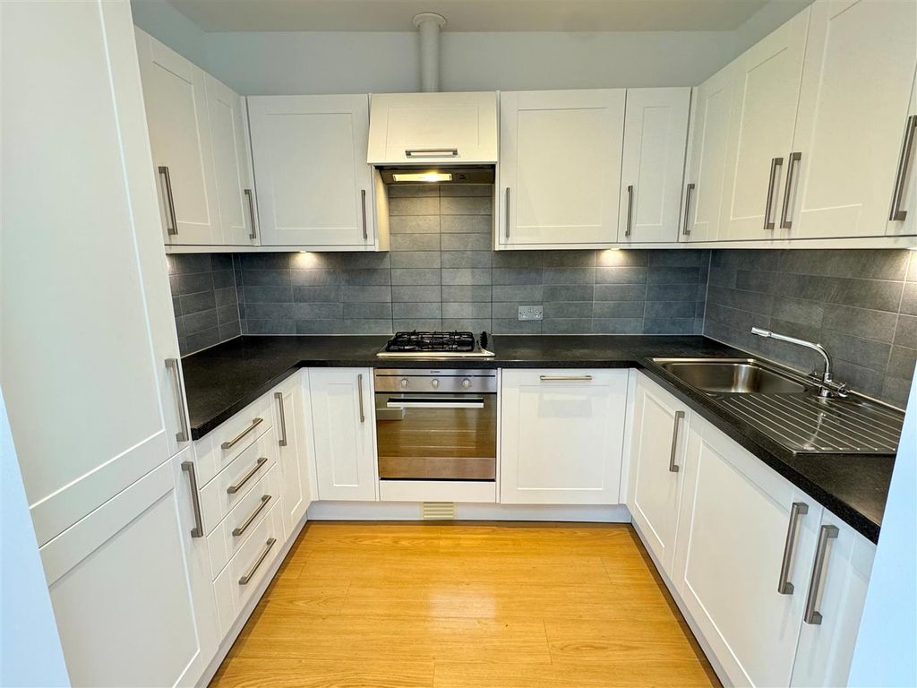 Property photo 3 of 12 10 Tre Lowen Kitchen