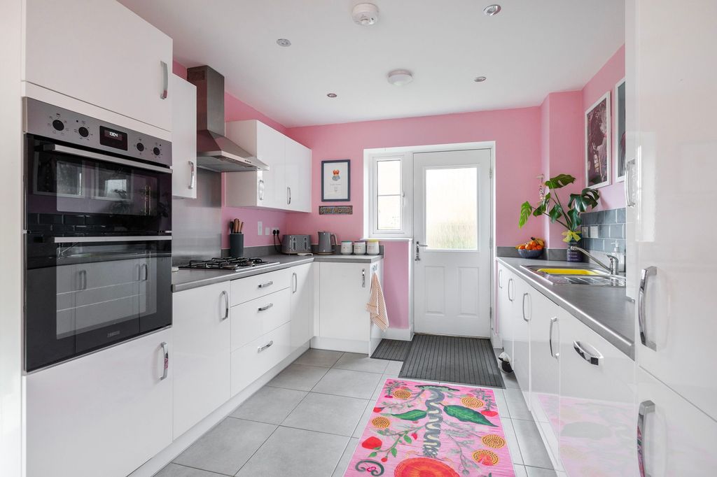 Property photo 3 of 23