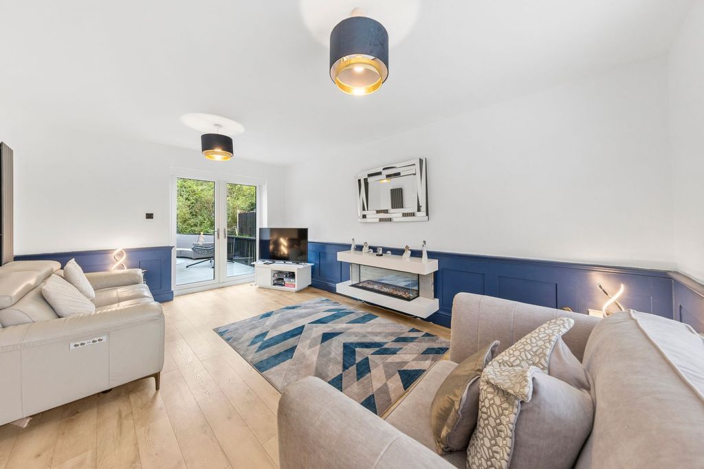 Property photo 3 of 42