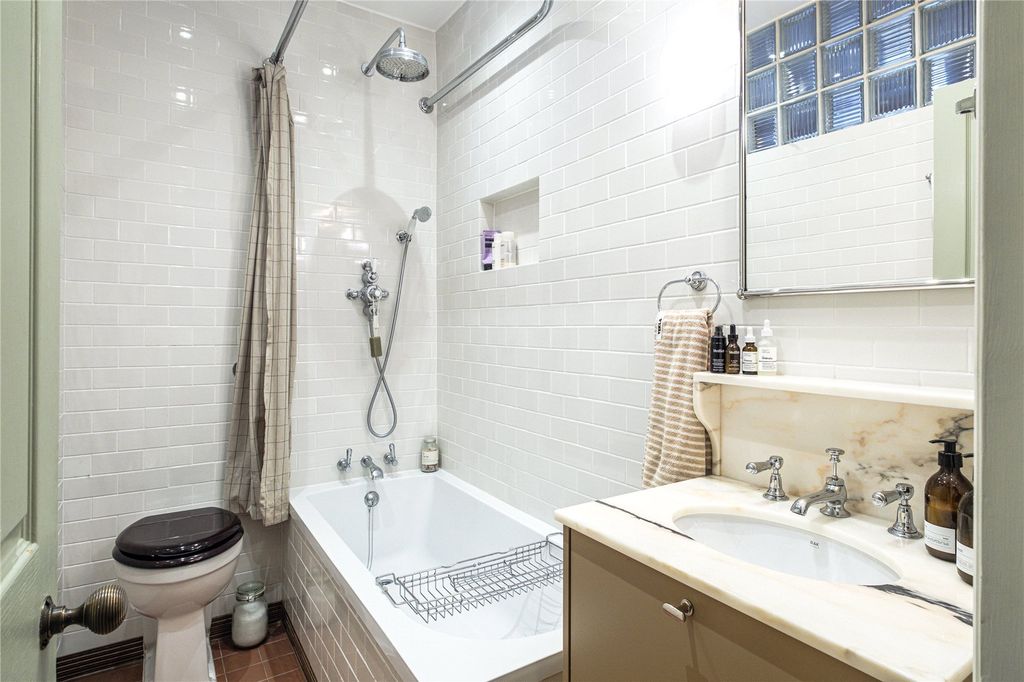 Property photo 3 of 21 Picture No. 06