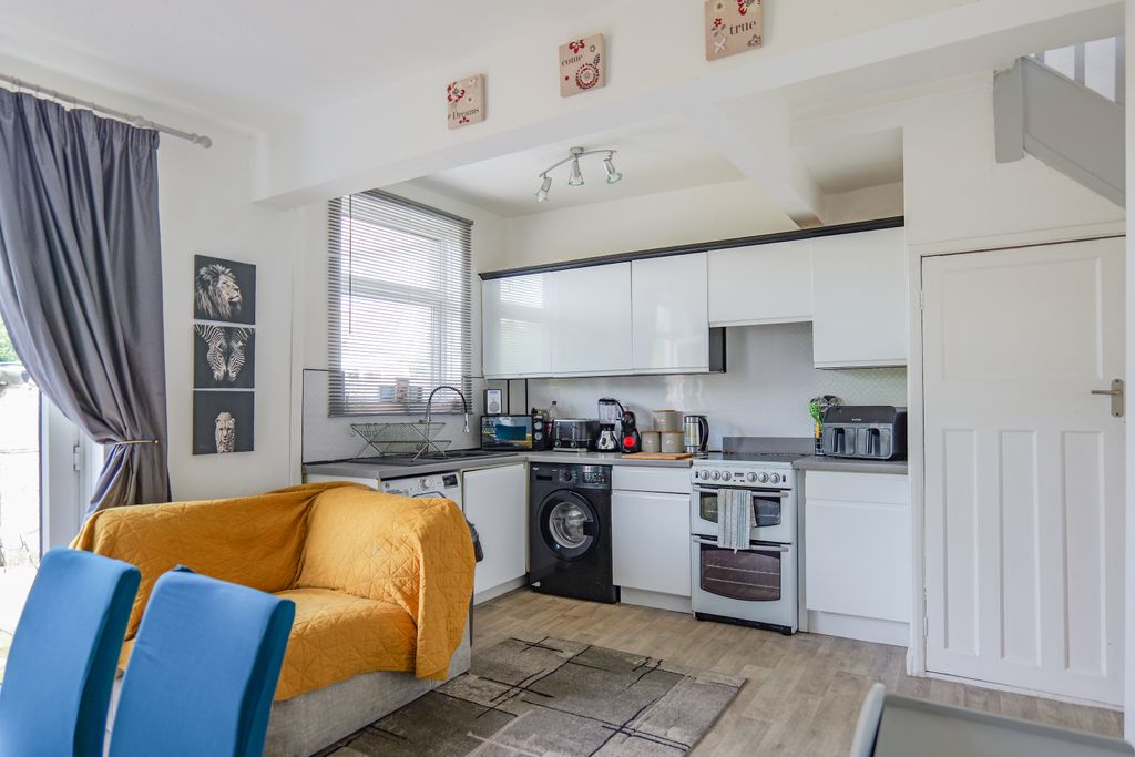 Property photo 3 of 15 Kitchen