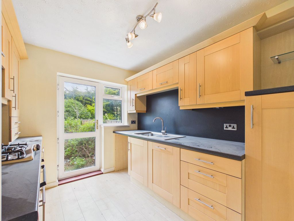 Property photo 2 of 10 Kitchen