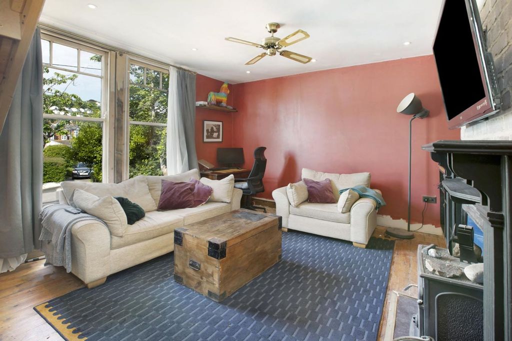 Property photo 3 of 11