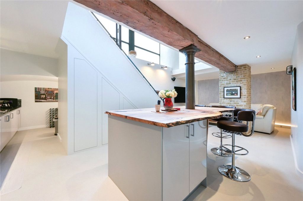 Property photo 2 of 12 Picture No. 14