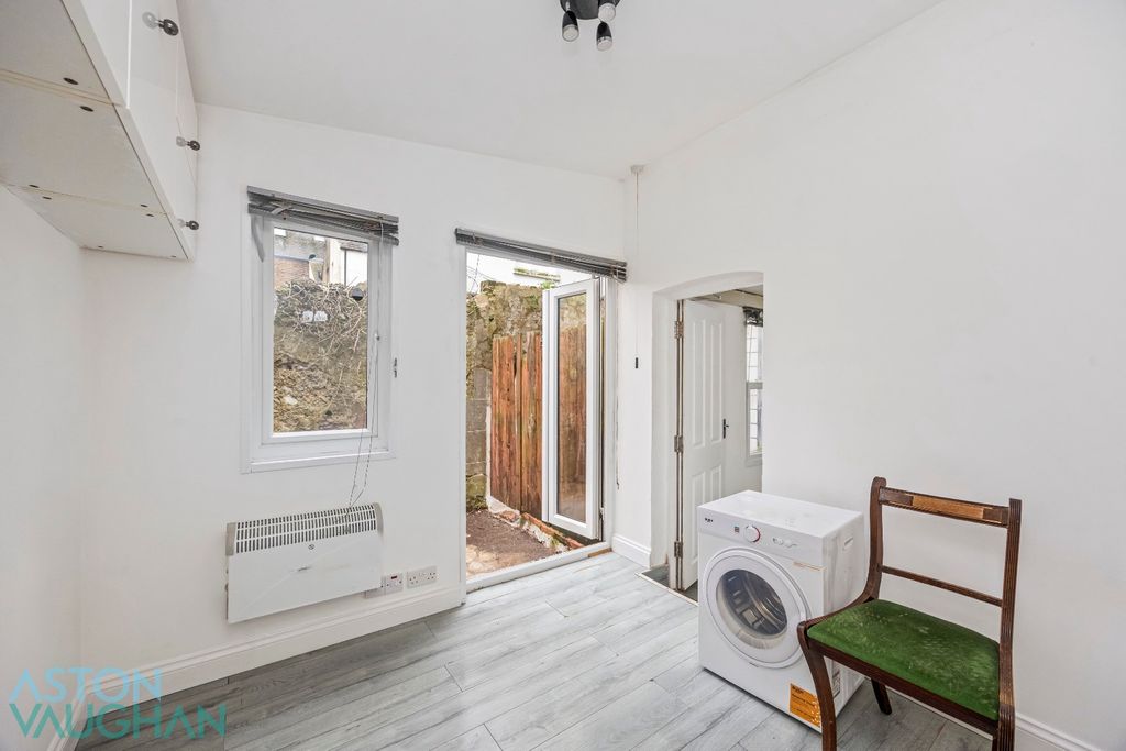 Property photo 3 of 8 4859982