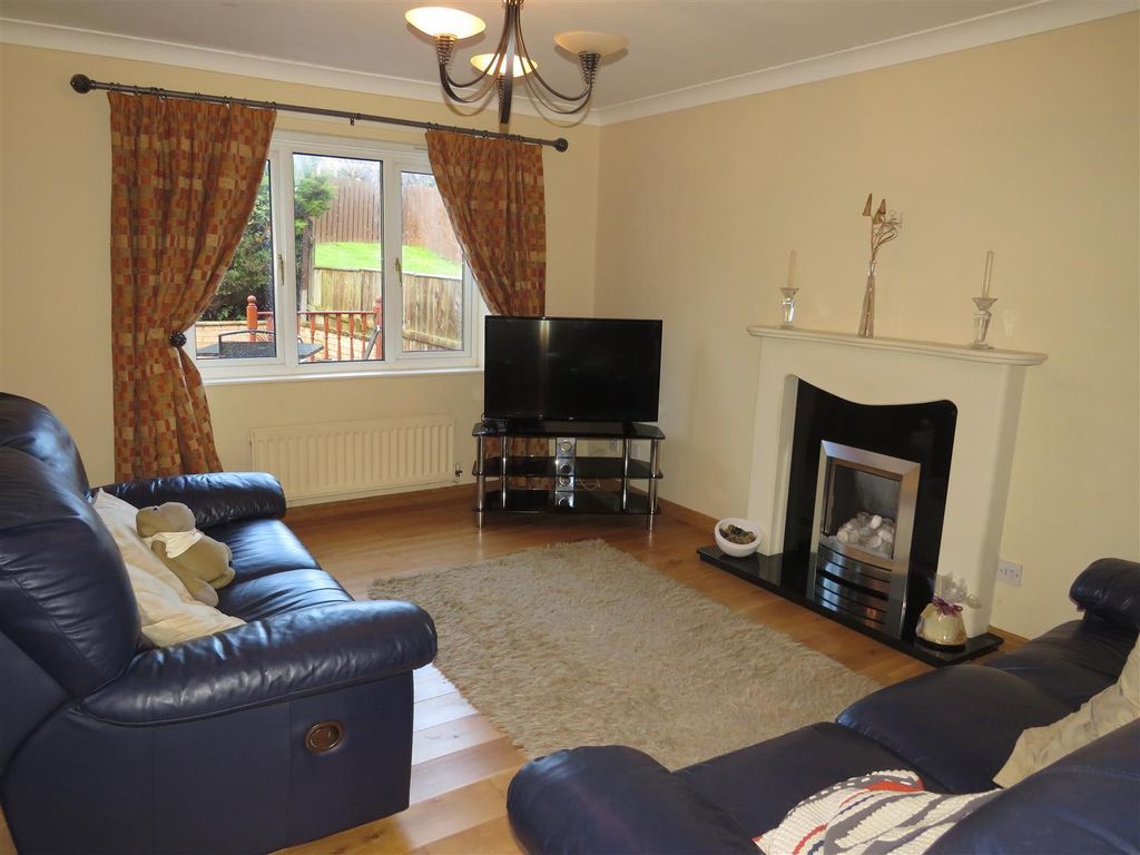 Property photo 3 of 6 Living Room