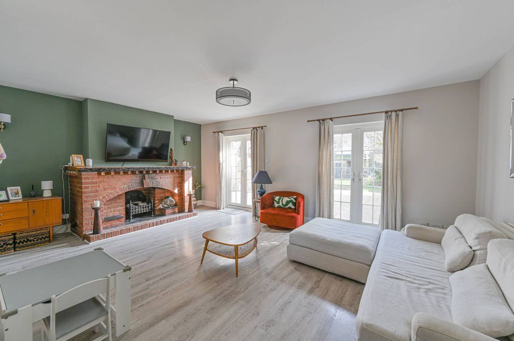 Property photo 3 of 16