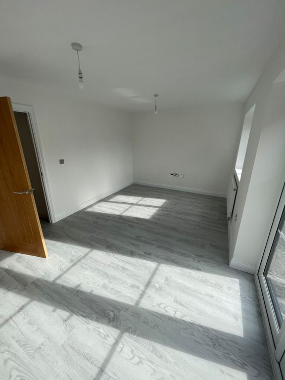 Property photo 3 of 27