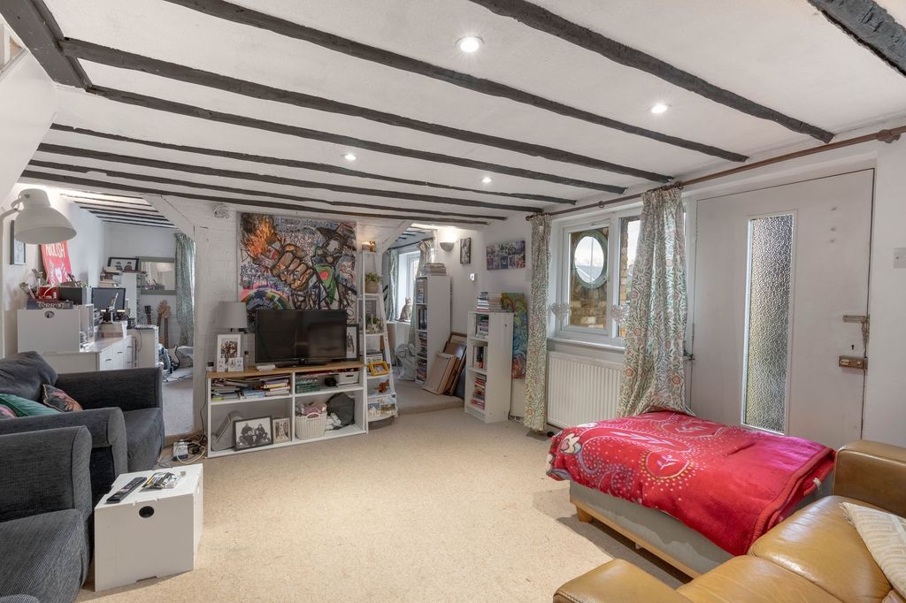 Property photo 3 of 11