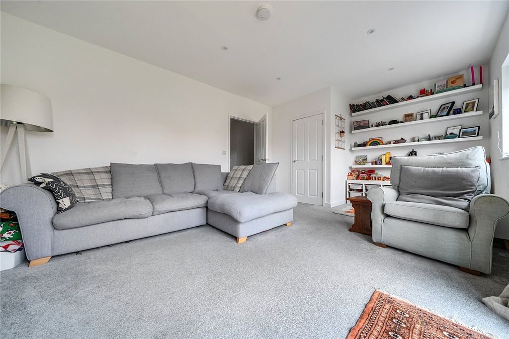 Property photo 3 of 16 Picture No. 23