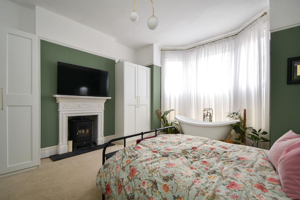 Property photo 3 of 14 Bedroom