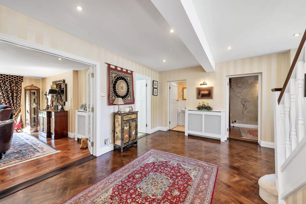 Property photo 3 of 43