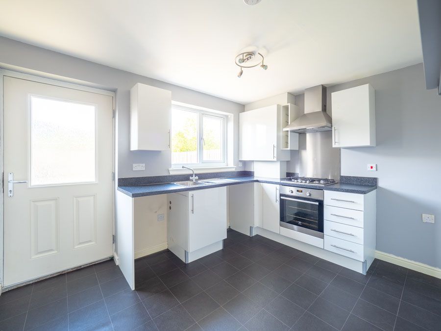 Property photo 3 of 10 Kitchen