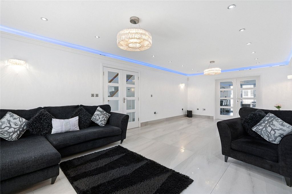 Property photo 3 of 18 Picture No. 27
