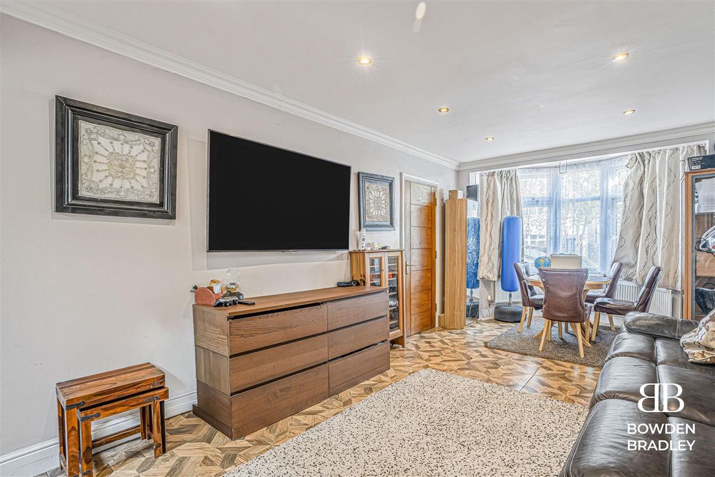 Property photo 3 of 19 Living Room