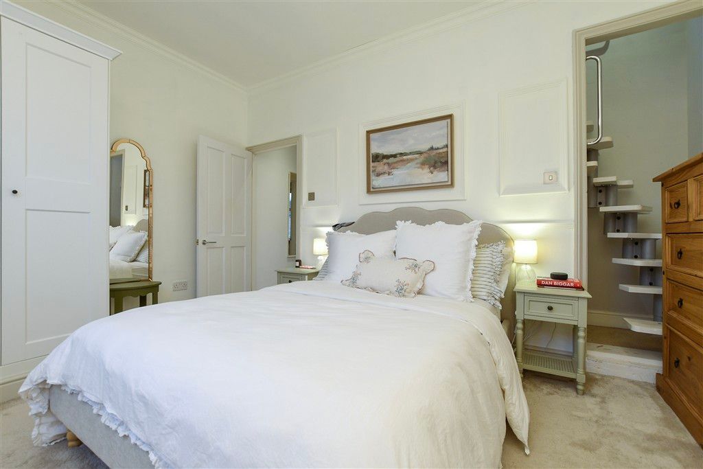 Property photo 2 of 19 Bedroom 1