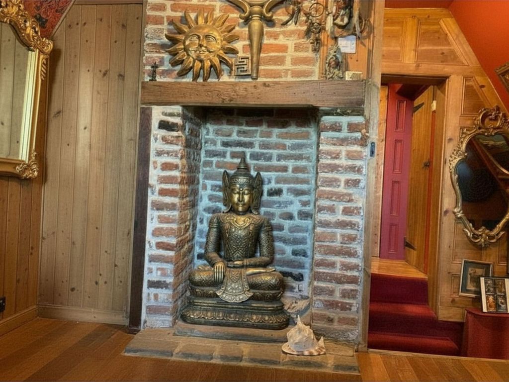 Property photo 3 of 28 Bedroom Fireplace