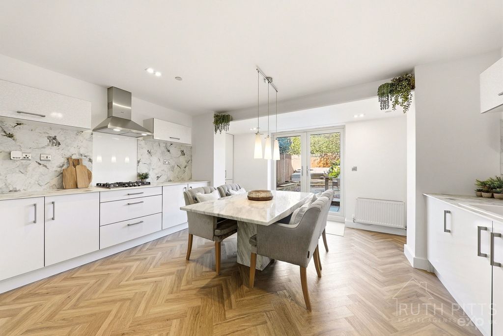 Property photo 2 of 41