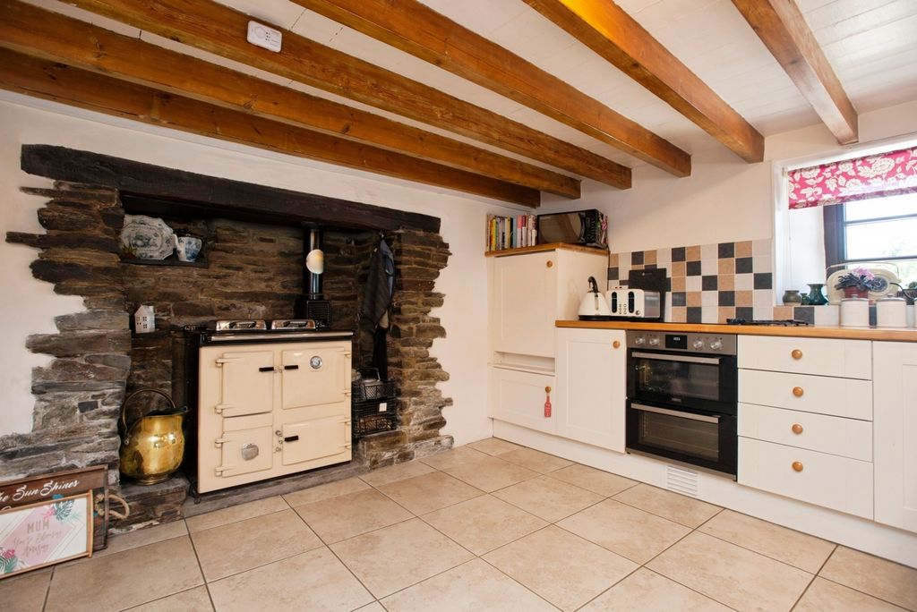 Property photo 2 of 21 Kitchen