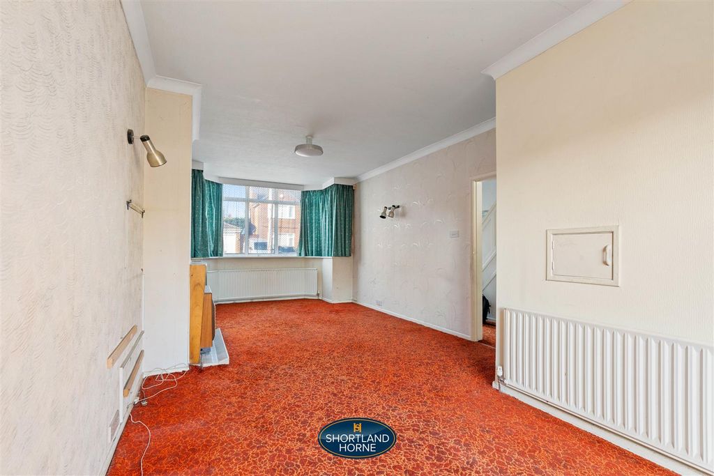 Property photo 3 of 22 5 Maidavale Crescent (18 Of 23).Jpg