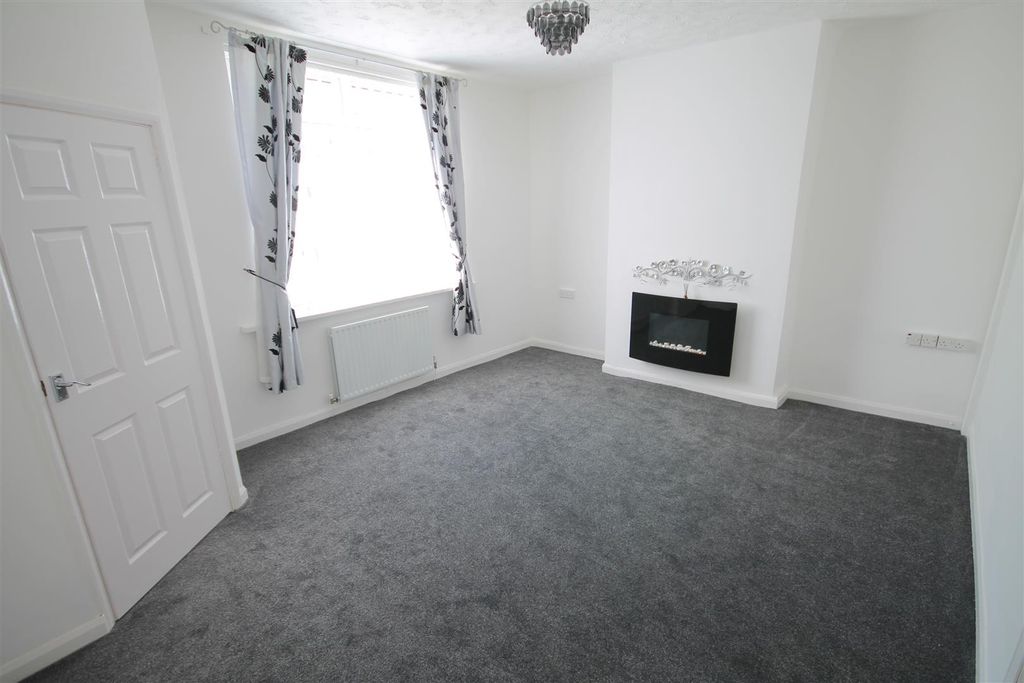 Property photo 3 of 8 Living Room