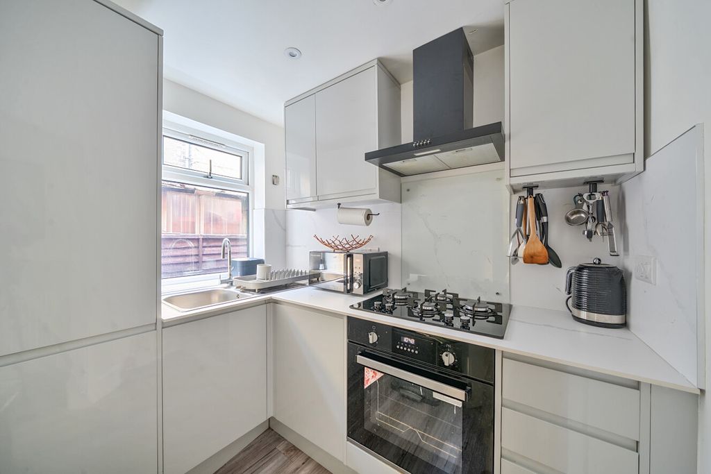 Property photo 3 of 14 3-6A86c0A1d3388-1...