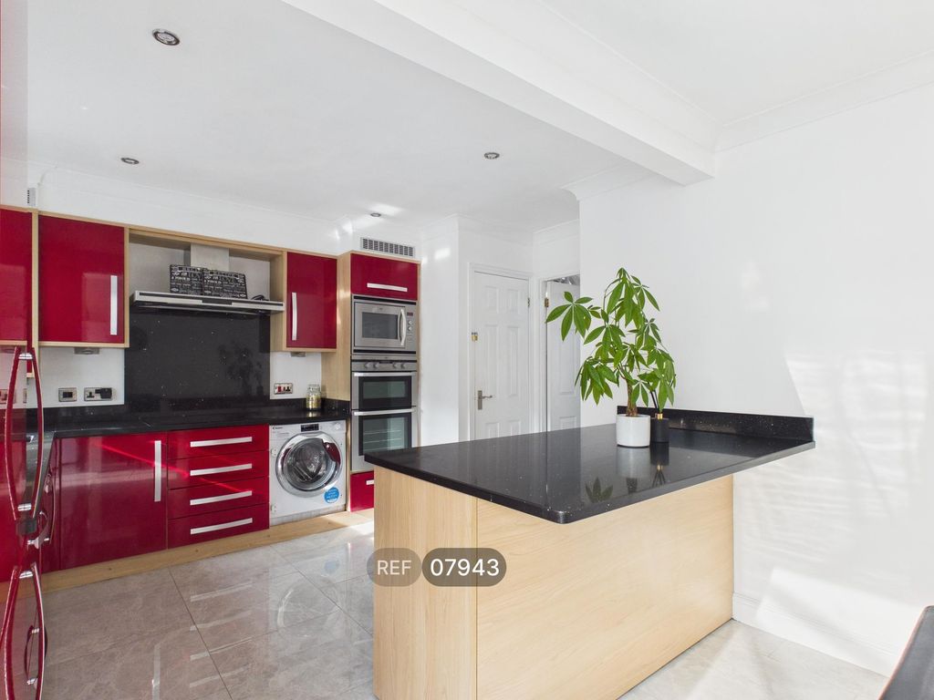 Property photo 3 of 21 Kitchen