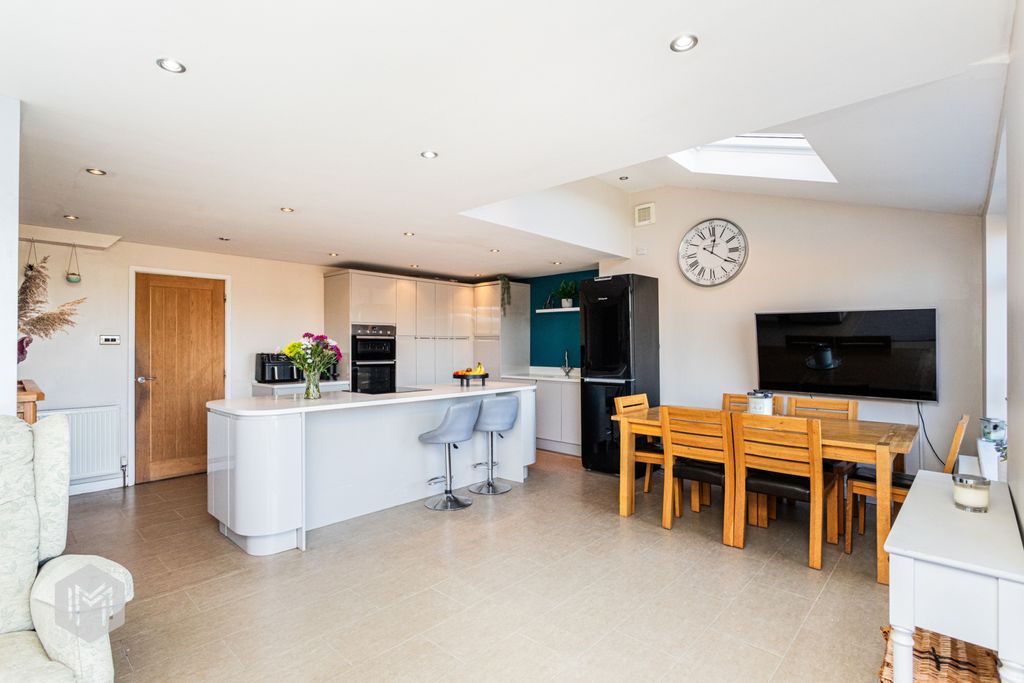 Property photo 3 of 34 Picture No. 09