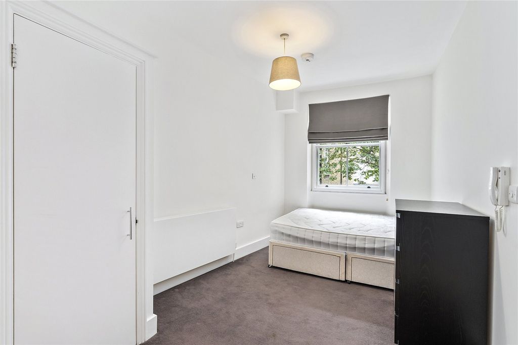 Property photo 1 of 6 Bedroom Area