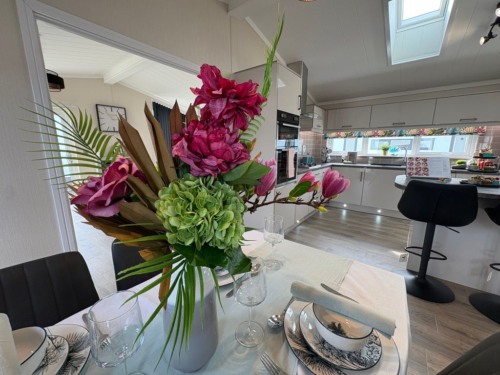 Property photo 2 of 17 Dining Area