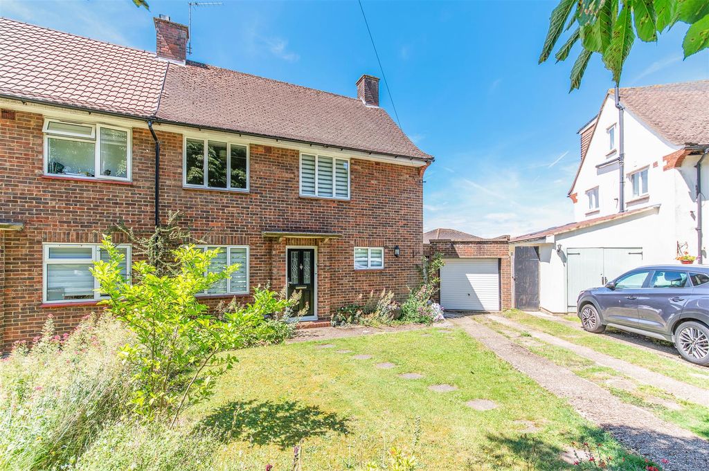 Property photo 1 of 11 Barnfield, (14).Jpg