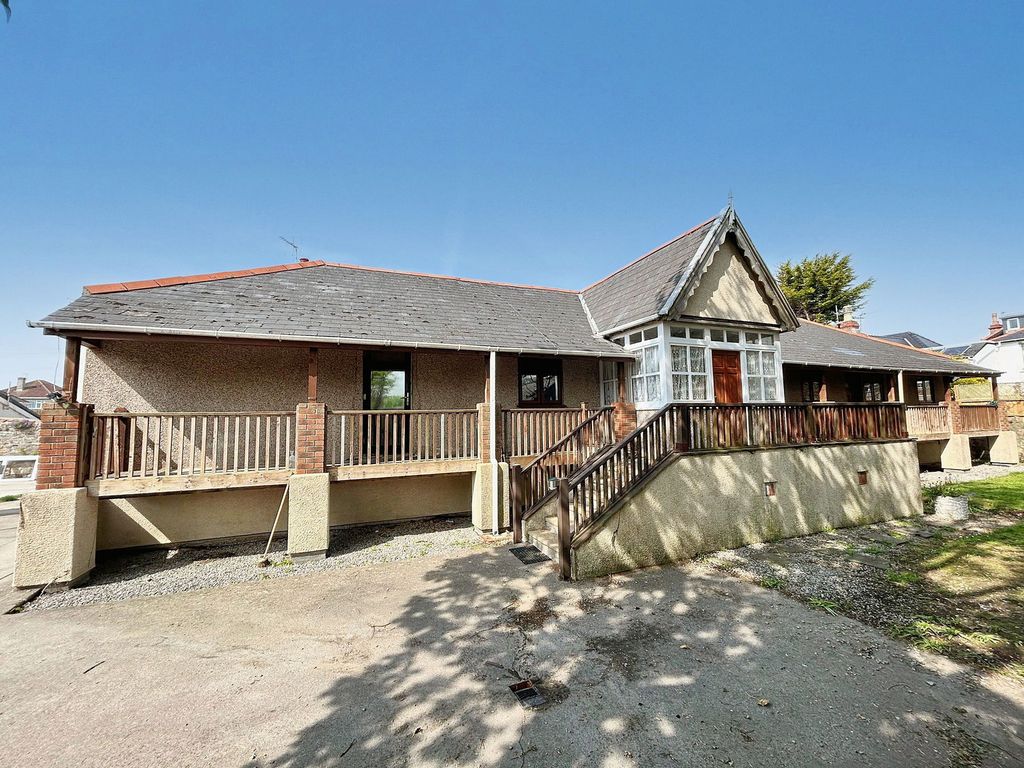Property photo 2 of 39
