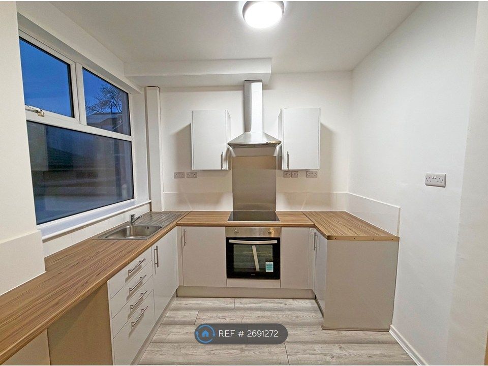 Property photo 2 of 9 Kitchen