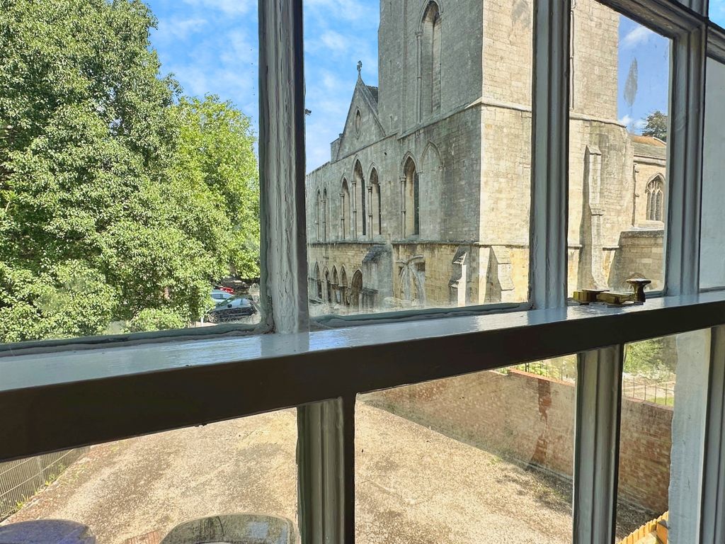 Property photo 2 of 12